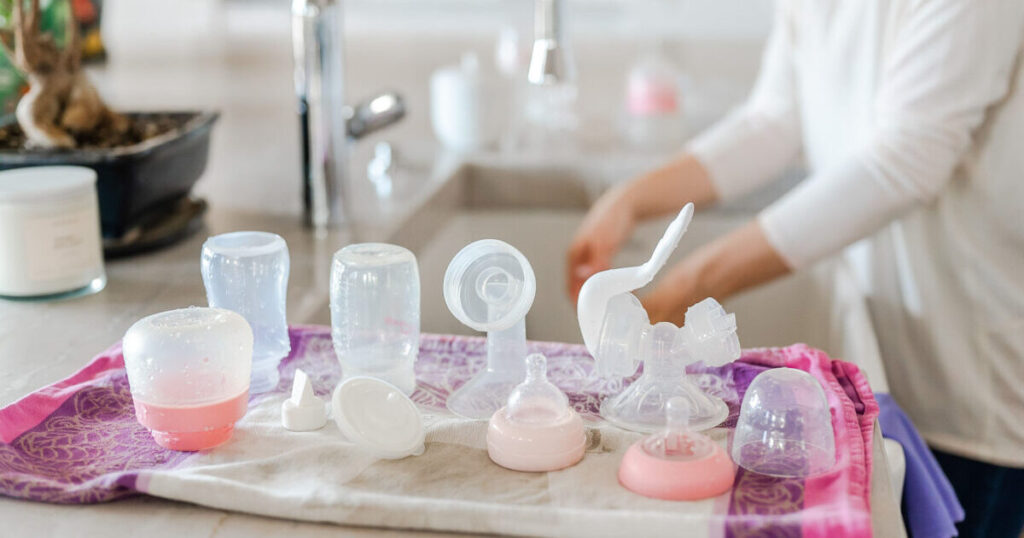 Philadelphia postpartum doula washing baby bottles